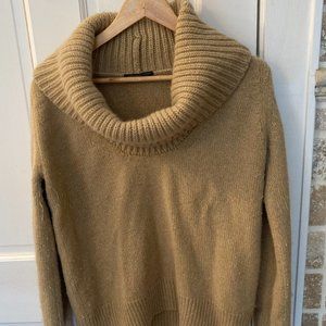 Beautiful Alexander McQueen Wool Turtleneck Sweater. Size M